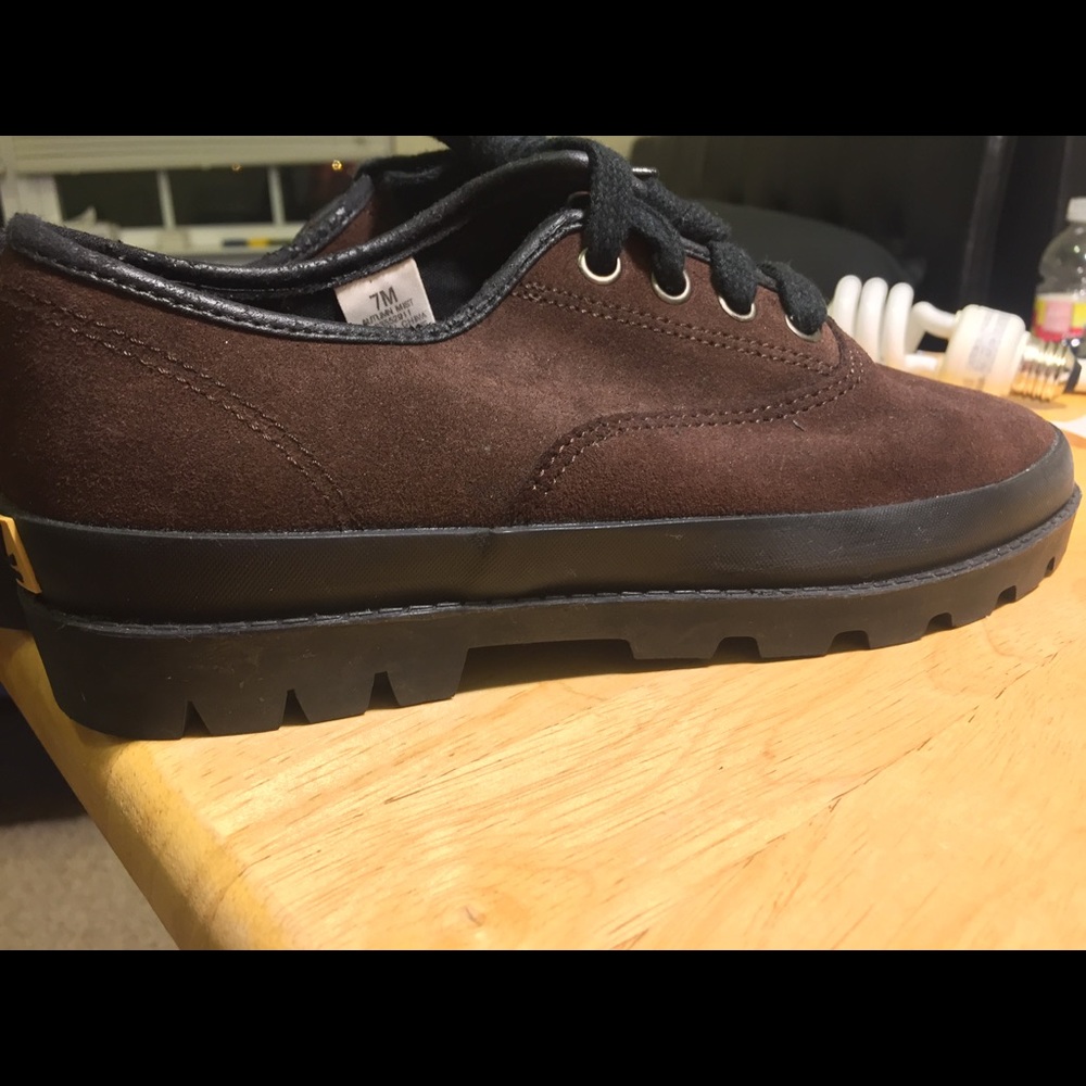 Liz Claiborne Brown Sneaker Size 7M Used
